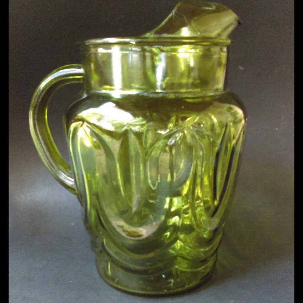 Anchor Hocking Colonial Tulip 2 Qt Avocado Green Glass Beverage Pitcher